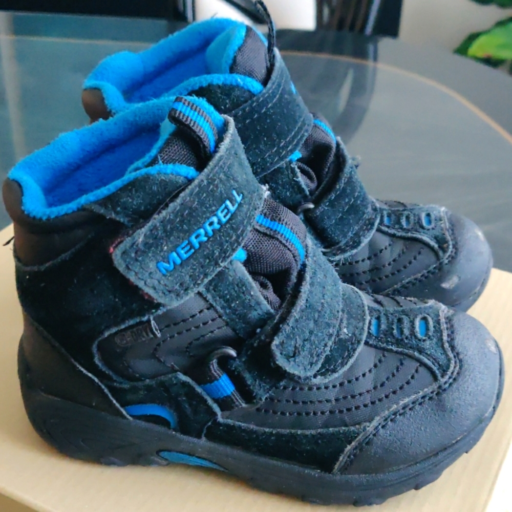 Moab Polar Merrell Kids Black and Blue Shoes